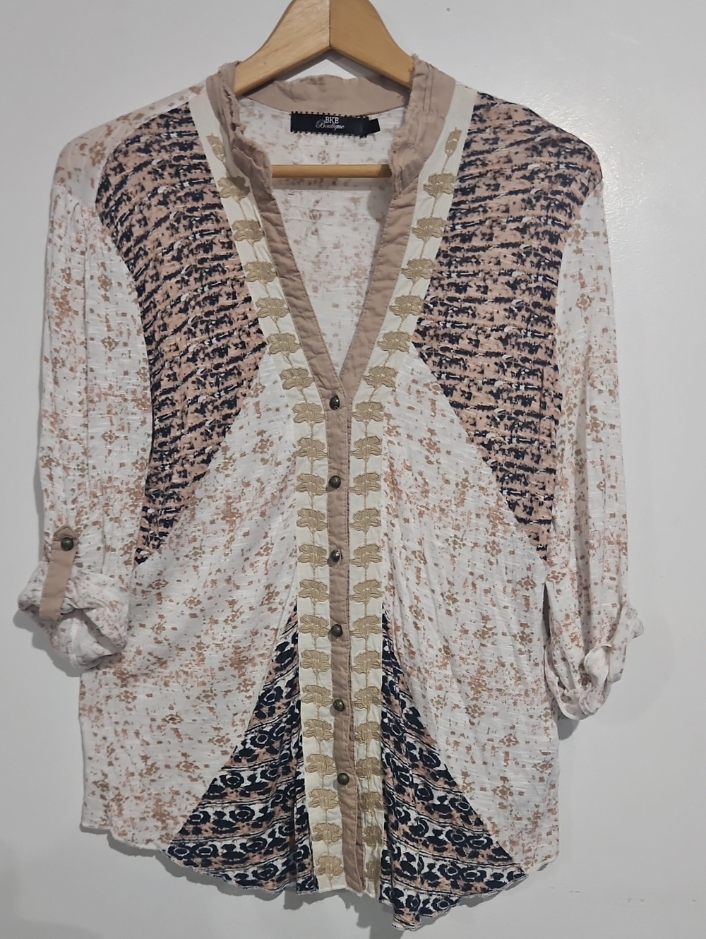 BKE Boho Printed Button-Front Women’s Top in Beige and Black Sz M